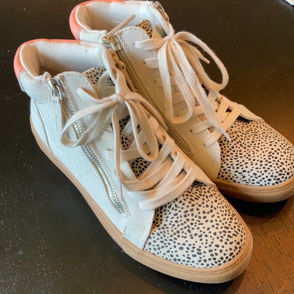 Universal Thread Cheetah sneakers - Size 8.5 BNWOT